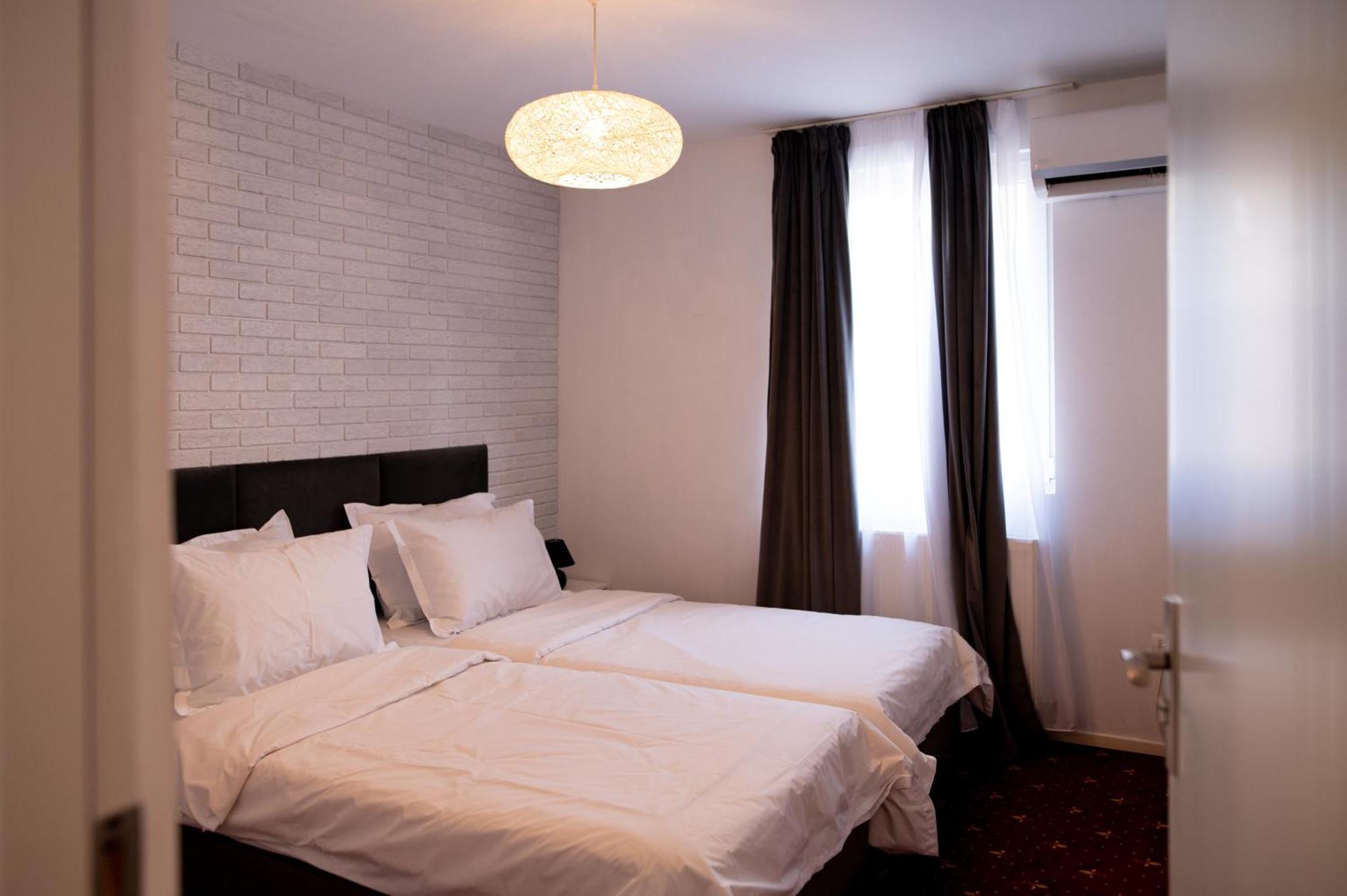 Moise House - Kosher Aparthotel Бухарест Экстерьер фото